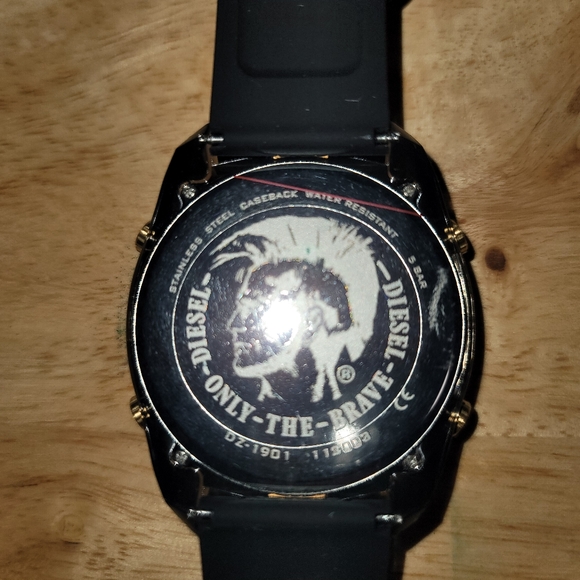 Diesel Men's Crusher DZ/1901 Black Rubber Digital - Picture 5 of 8